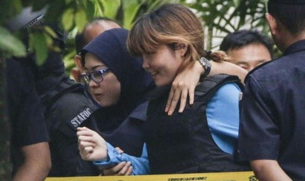 Đo&agrave;n Thị Hương bị dẫn giải ra t&ograve;a trong một phi&ecirc;n xử. (Nguồn: Reuters)