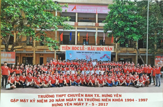 Cựu học sinh khóa 1994 - 1997 đã tề tựu về trường và long trọng tổ chức lễ kỷ niệm "20 năm ngày ra trường".
