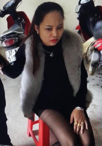 Đối tượng Huyền bị bắt khi giấu ma túy trong hộp bao cao su để bán cho khách hàng.