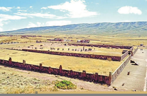 Bức tường bao quanh ngôi đền Kalasasaya.