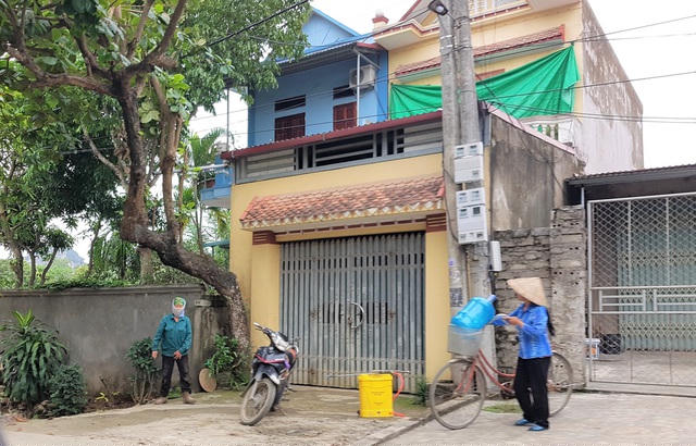 Hơn 50 hộ dân với 161 nhân khẩu thôn Tân Nam, xã Quang Sơn bám mặt đường Ngô Thì Sỹ thời gian qua cuộc sống bị đảo lộn do xe tải hoành hành, nên đã ra đường chặn xe