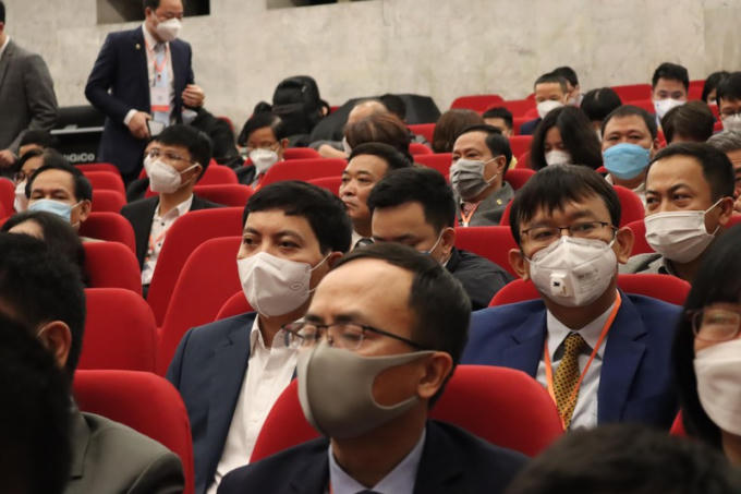 Phó Tổng Biên tập Thường trực Báo Pháp luật Việt Nam Trần Đức Vinh (ở giữa hàng 2) cùng các đại biểu dự Đại hội.