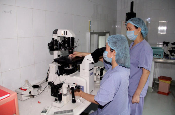 Kỹ thuật đông lạnh phôi thai trong phương pháp thụ tinh ống nghiệm.