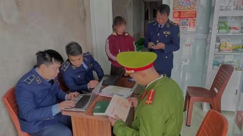Tổ công tác tiến hành kiểm tra, lập biên bản về hành vi vi phạm.