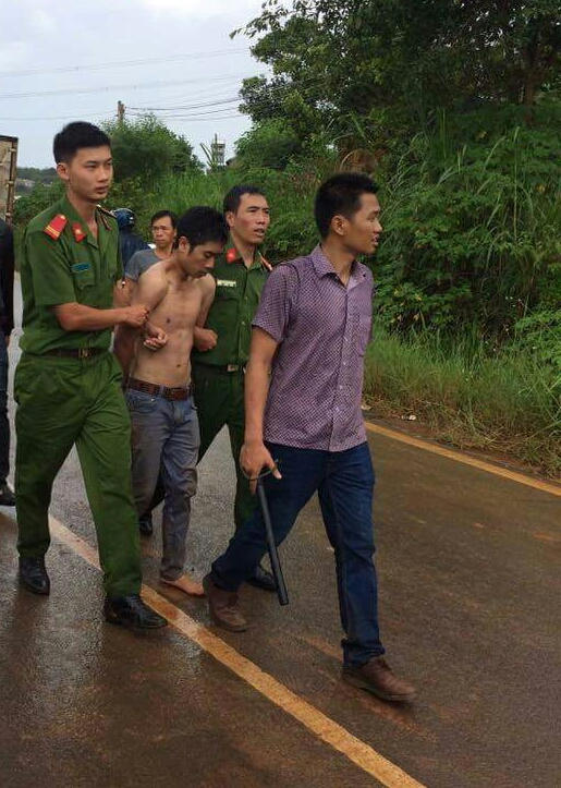 Nghi phạm bị bắt giữ sau nhiều giờ lẩn trốn.