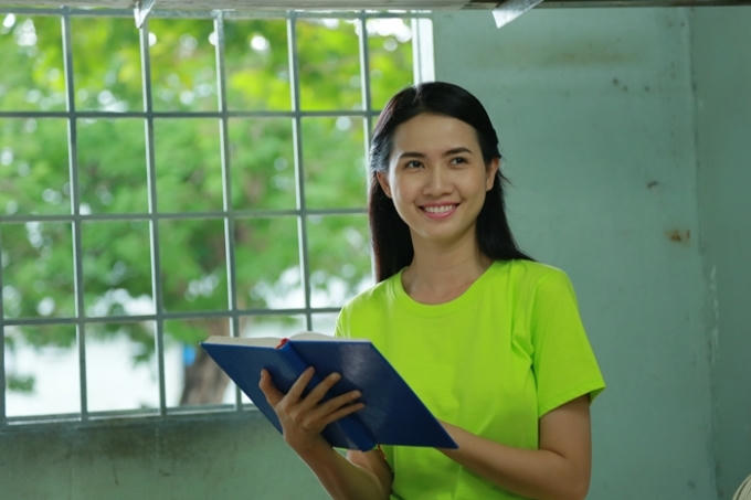 So với công việc một người mẫu thì việc đóng phim gặp rất nhiều khó khăn về cả thời gian và công sức.