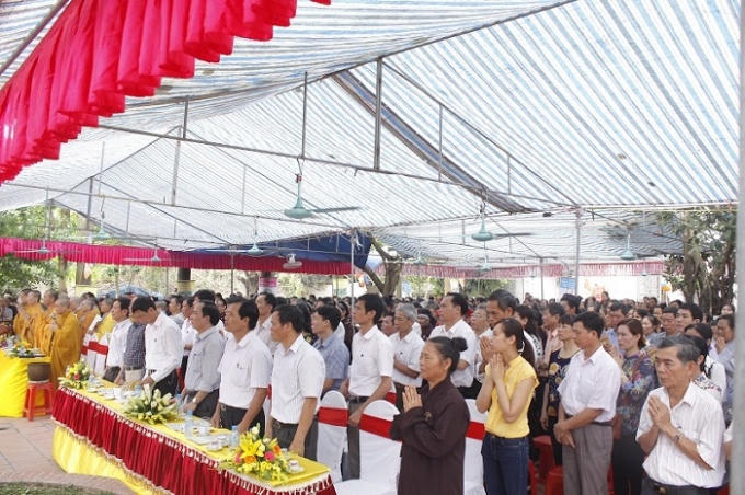 Lễ Phật Đản tại chùa Thụy Ứng có sự tham dự của các tăng ni, phật tử, người hướng phật và đại diện chính quyền địa phương.