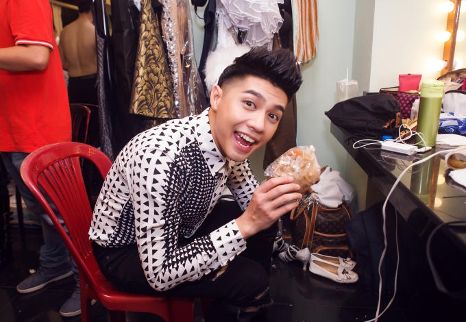 &ldquo;Diamond Show&rdquo; của Mr Đ&agrave;m được giới nghệ sỹ hết l&ograve;ng khen ngợi