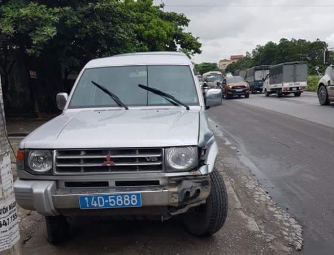 Sau khi gây ra vụ tai nạn, chiếc xe biển xanh này đã rời khỏi hiện trường.