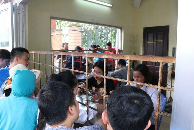 Quầy bán vé vào trong công viên luôn đông đúc.