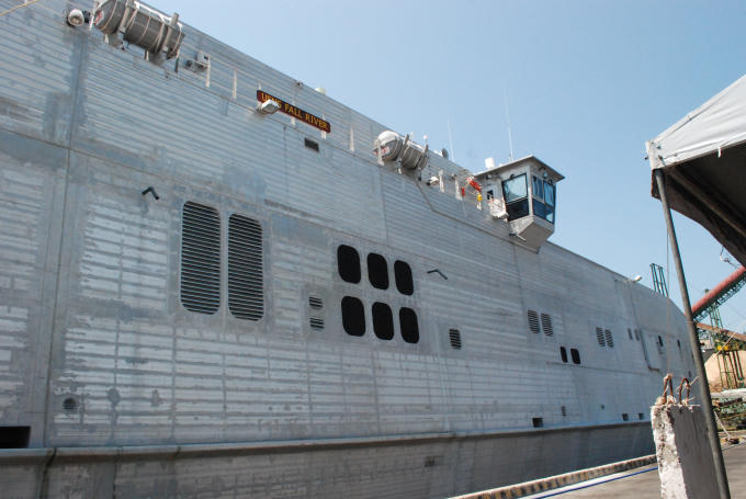 Tàu đổ bộ USNS Fall River bắt đầu chương trình PP17 tại Đà Nẵng.
