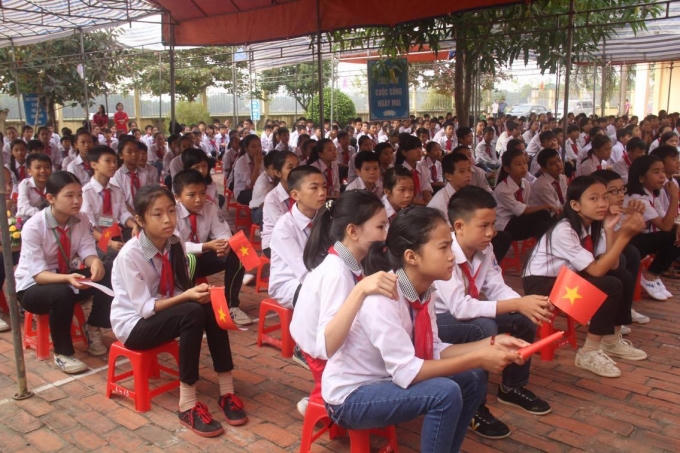 Đông đảo học sinh nhà trường tham gia buổi lễ.