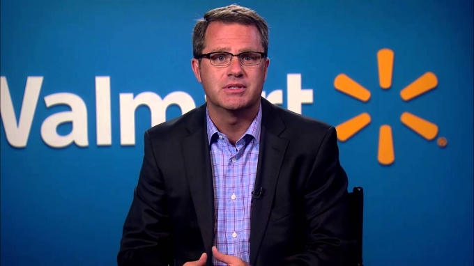 Tỷ phú thứ mười lọt vào danh sách bình chọn của Forbes năm nay là Doug McMillon, Chủ tịch kiêm Giám đốc điều hành của của chuỗi các cửa hàng WalMart. Ước tính giá trị vốn hóa thị trường của WalMart là 220 tỷ USD.