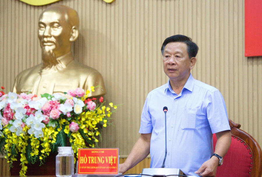 Ông Hồ Trung Việt – Ủy viên BTV Tỉnh ủy, Trưởng Ban Tuyên giáo và Dân vận Tỉnh ủy, thành viên Ban Chỉ đạo bầu cử tỉnh Cà Mau, phát biểu tại họp báo.