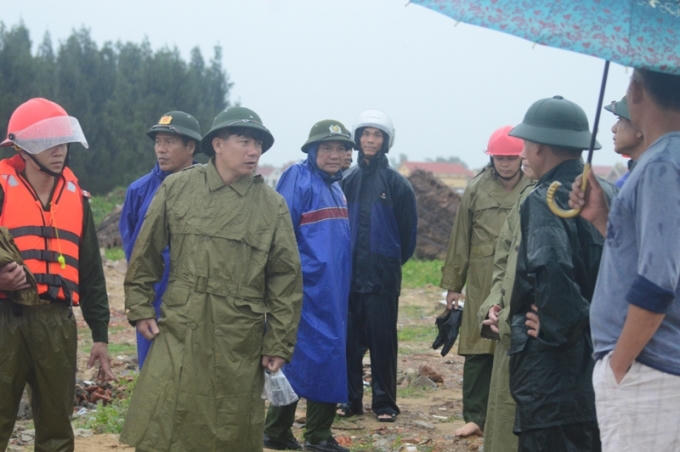Lảnh đạo tỉnh và huyện cũng đa nhanh chóng có mặt để động viên bà con gặp nạn.