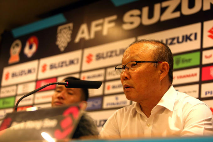 HLV Park Hang-seo phát biểu trong cuộc họp báo. (Ảnh: VFF)