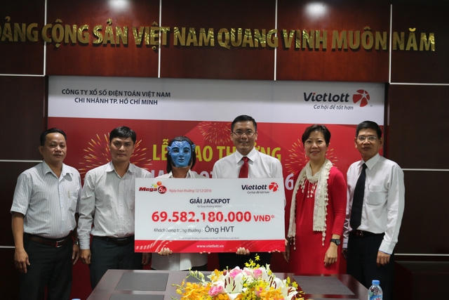 Ảnh lễ trao giải được Vietlott cung cấp