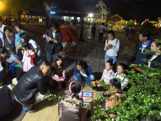 Các trò chơi dân gian.