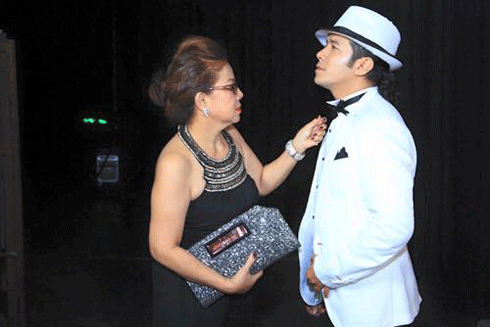 Kasim Hoàng Vũ và mẹ.