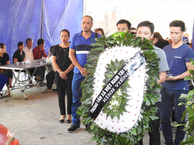 Lễ tang phóng viên Đinh Hữu Dư: Truy tặng Bằng khen trong nước mắt