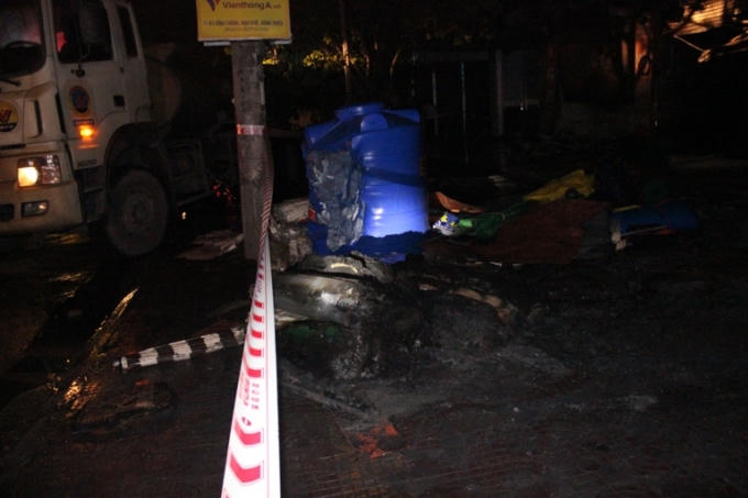 Nhiều thiết bị hàng hóa bị thiêu rụi.