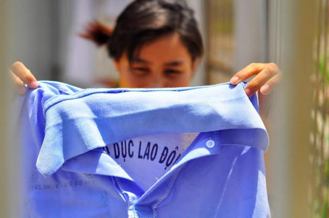 Trang phục của học viên vứt lại.