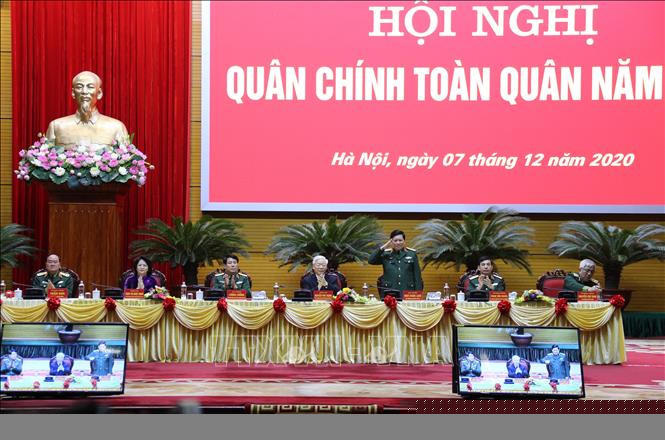 Đại tướng Ngô Xuân Lịch, Uỷ viên Bộ Chính trị, Phó Bí thư Quân uỷ Trung ương điều hành hội nghị. Ảnh: TTXVN