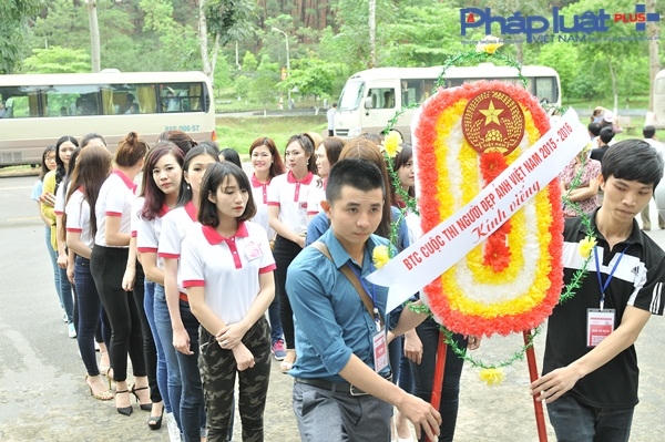 Top 15 Người đẹp Ảnh Việt Nam xúc động khi đến Ngã ba Đồng Lộc