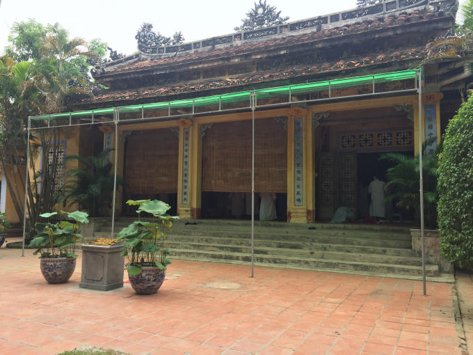 Phần mái đã xuống cấp sau nhiều lần tu sửa