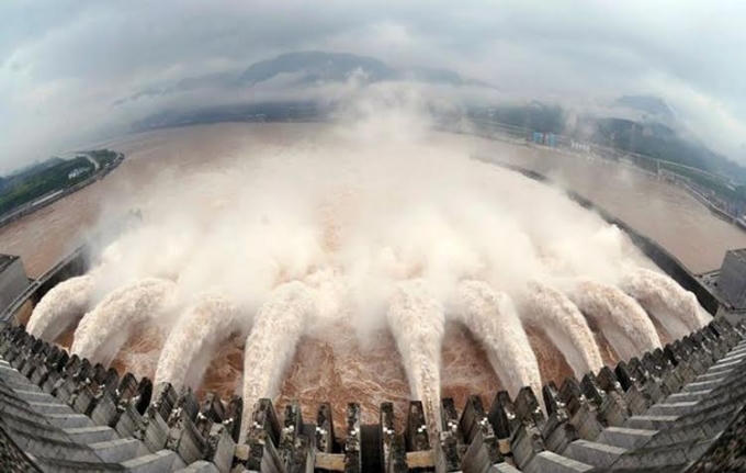 6 đập nước khổng lồ của Trung Quốc trên thượng nguồn sông Mekong cũng là nguyên nhân gây ra tình trạng hạn hán trầm trọng ở Đông Nam Á.