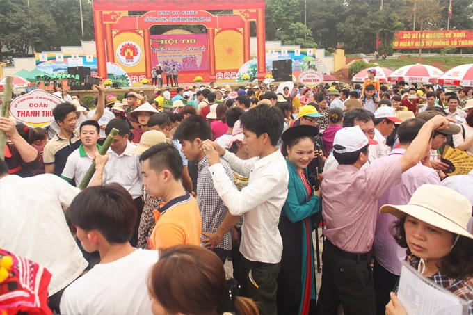 Rộn ràng hội thi gói, nấu bánh chưng bánh giầy