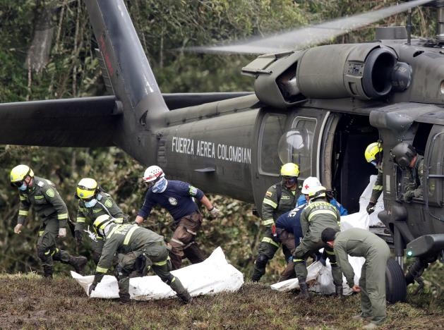 Hiện trường vụ tai nạn thảm khóc. (Ảnh: Reuters)