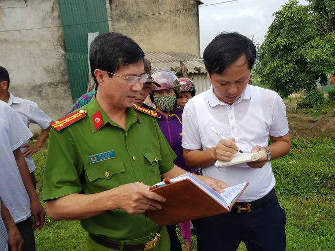 Đại tá Đặng Hoài Sơn – Phó Giám đốc Công an tỉnh Hà Tĩnh có mặt tại hiện trường chỉ đạo điều tra vụ việc.