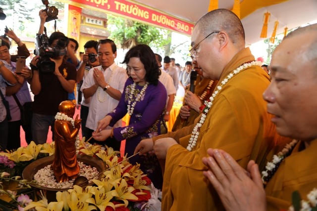 Nghi thức tắm Phật.