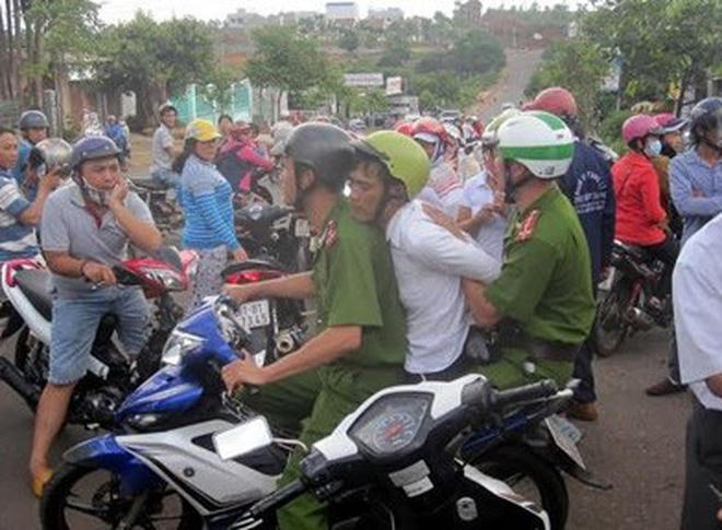 Tên trộm bị công an đưa về trụ sở - ảnh minh họa.