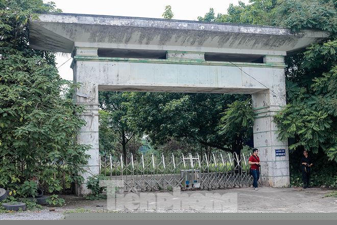 Cánh cổng luôn trong tình trạng