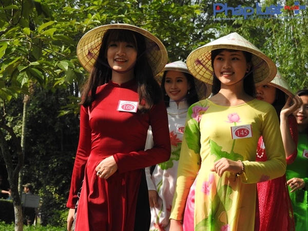 Top 15 Người đẹp Ảnh Việt Nam duy&ecirc;n d&aacute;ng trong t&agrave; &aacute;o d&agrave;i tại qu&ecirc; B&aacute;c