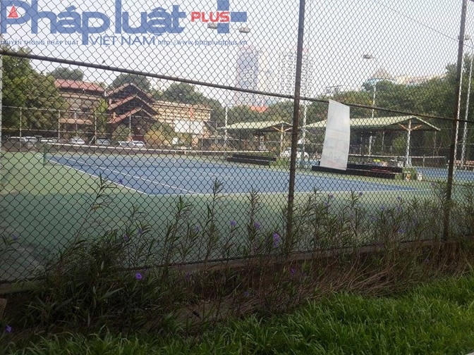 Sân Tennis hiện đang cho thuê, kinh doanh.