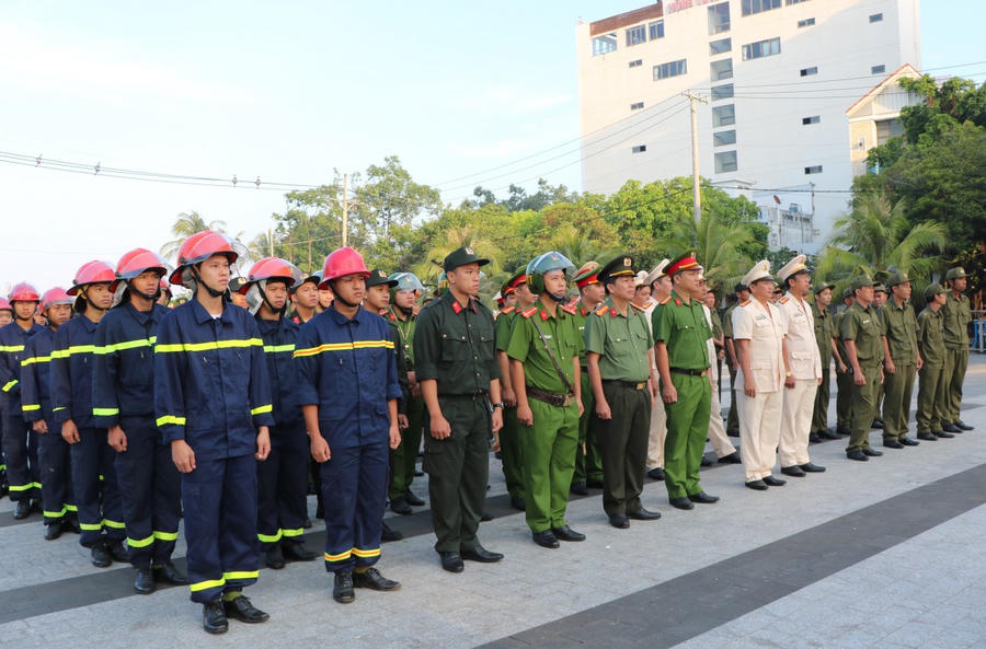 Các lực lượng tham dự buổi lễ