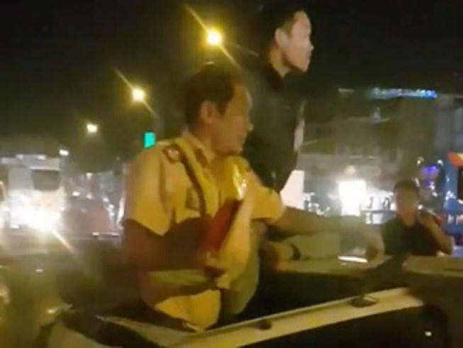 Tài xế đánh liên tiếp CSGT Đồng Nai khi xảy ra tai nạn