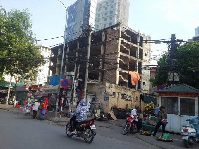 Để công trình dang dở trong nhiều năm đã gây lãng phí và mất mỹ quan khu vực quanh công trình. Thế nhưng đến nay, dự án vẫn chưa rõ ngày thi công trở lại.