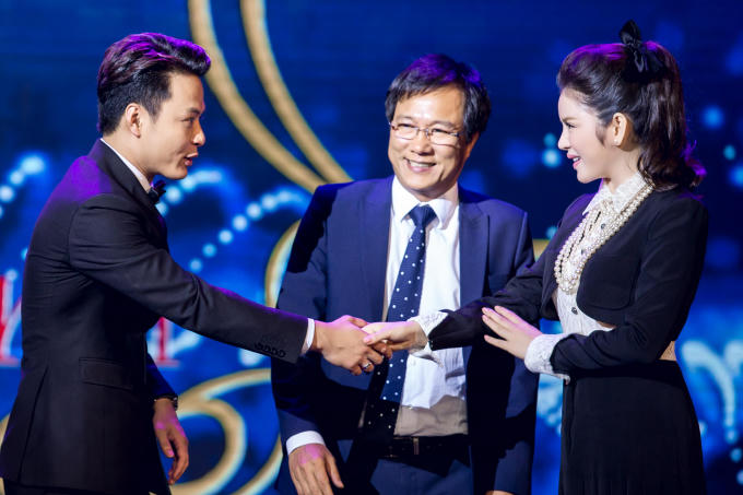 Lý Nhã Kỳ khoe vẻ thần thái hút hồn dù chạy 3 show 1 ngày