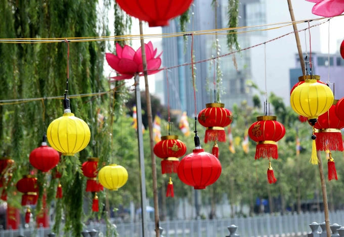 Ch&ugrave;m ảnh kh&ocirc;ng kh&iacute; Phật đản về tr&ecirc;n d&ograve;ng k&ecirc;nh Nhi&ecirc;u Lộc