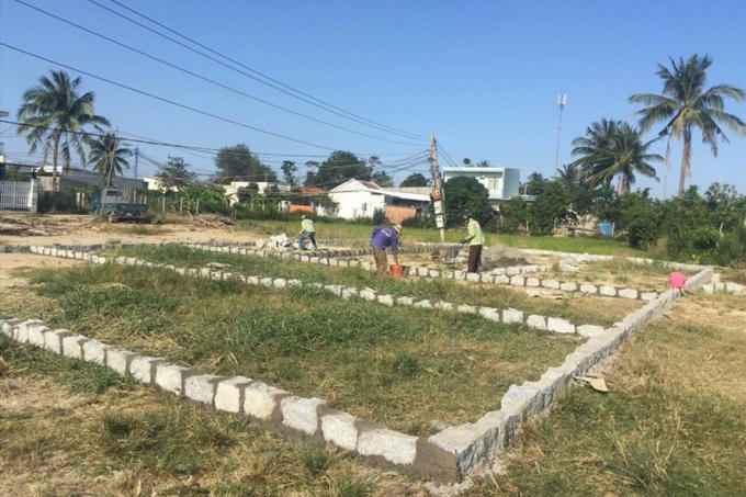 Hoạt động phân lô, bán nền tại xã Vĩnh Phương, TP.Nha Trang, Khánh Hòa. Ảnh: PV