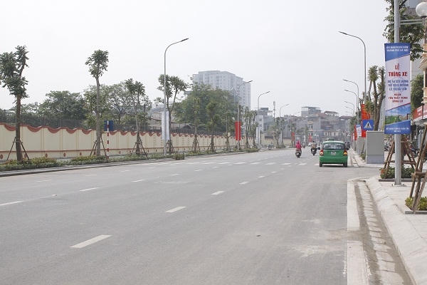 Toàn bộ quỹ đất mở rộng tuyến đường này (gần 3ha) do Bộ Quốc phòng giao cho Hà Nội. Dự án cũng xây dựng một cây cầu bắc qua sông Lừ với chiều rộng 14m, dài 30m để kết nối với hai tuyến đường ven sông.