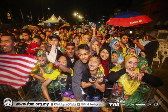 Thất bại trước đội tuyển Việt Nam, Malaysia vẫn được chào đón như người hùng