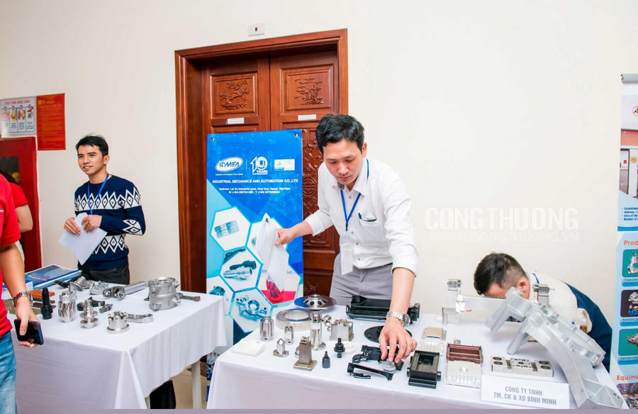 máy móc phụ tùng