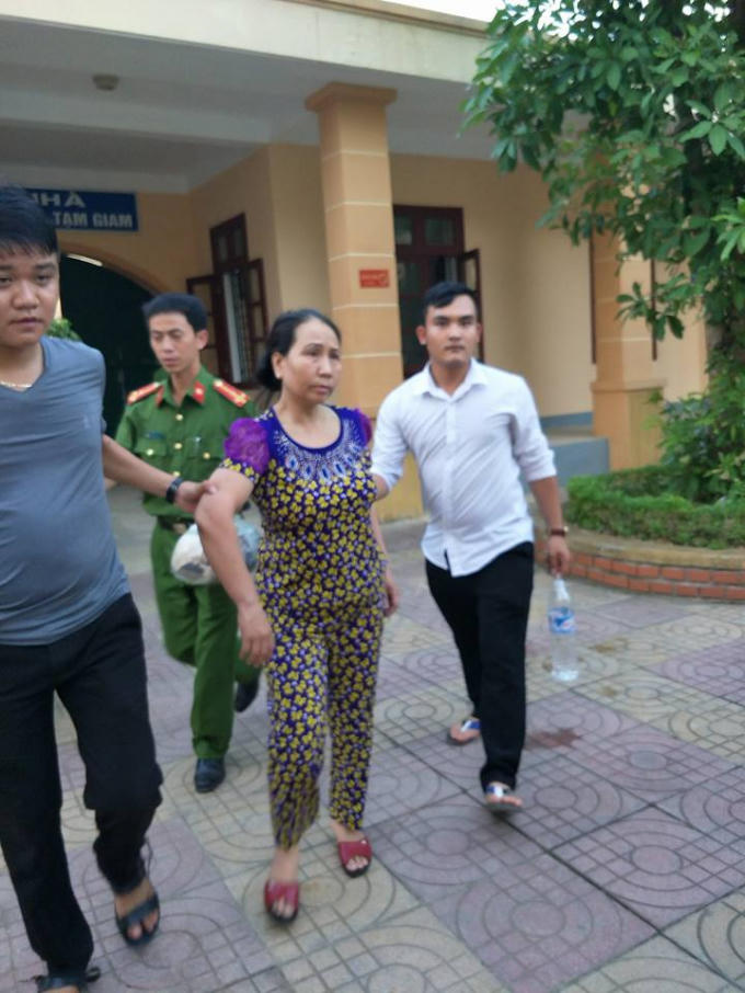 Và mẹ là Nguyễn Thị Hoa cùng nhau buôn bán ma túy.