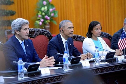 Trong cuộc họp với Chỉnh phủ Việt Nam, Tổng thống Obama đã uống nước Icy của Vinamilk.