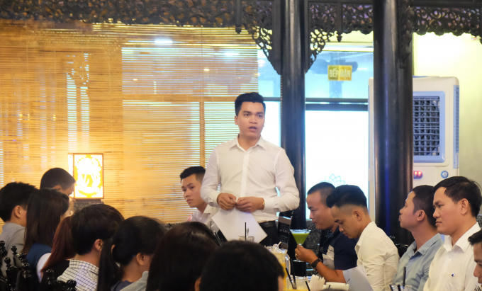 Ông Lê Anh Triệu (đứng) chia sẻ thông tin liên quan dự án New Danang City.